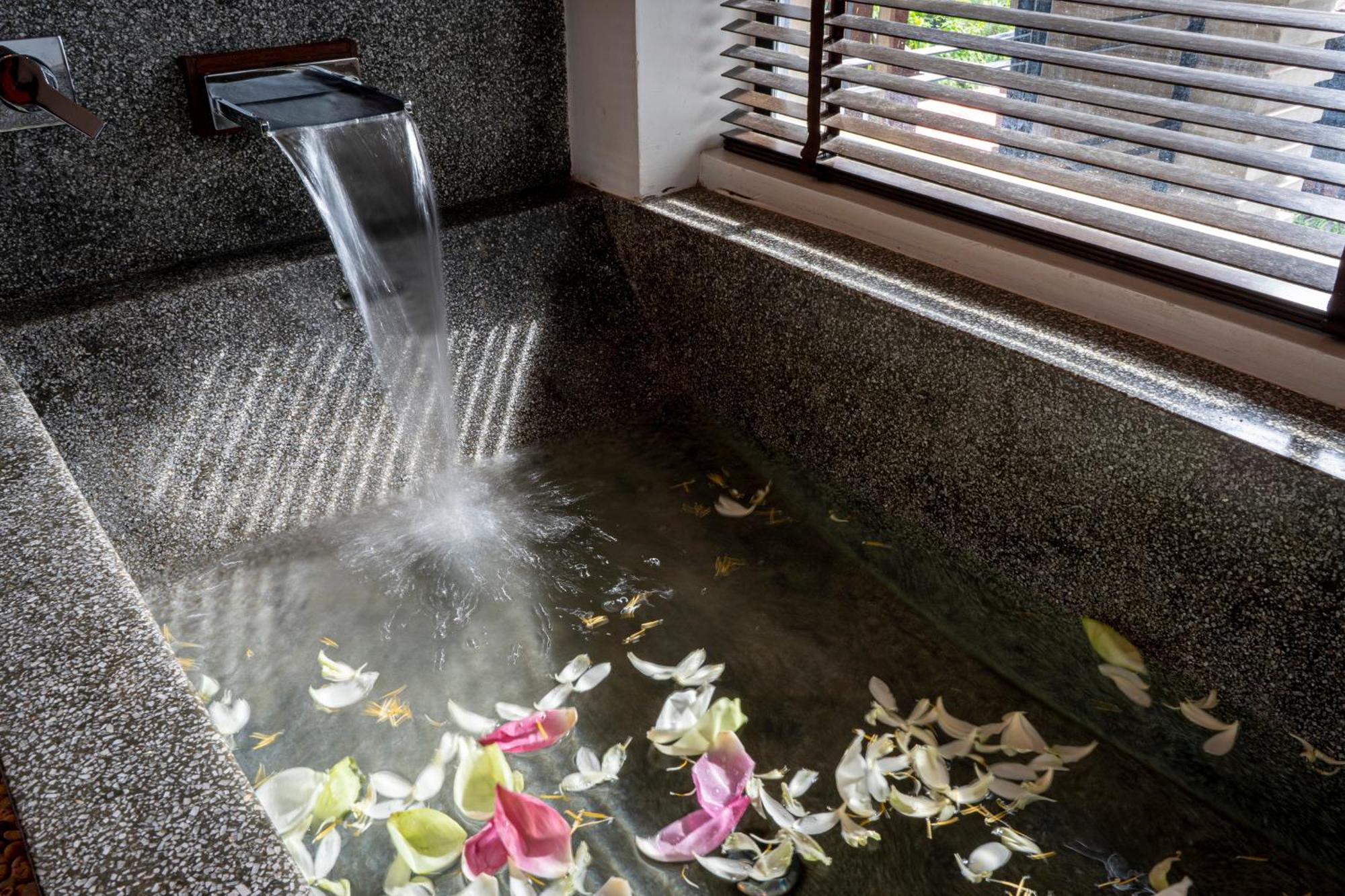 Hotel Grange Siem Reap Esterno foto